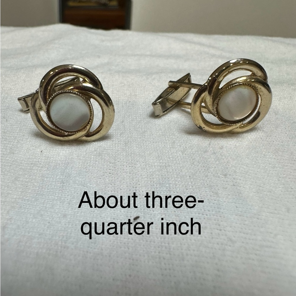 Vintage mother of Pearl Abalone yellow gold tone cuff links